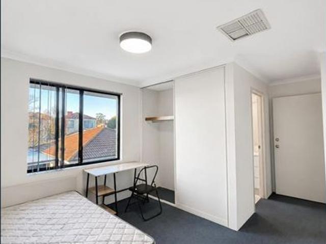 Master Room with Private Ensuite Near Curtin University