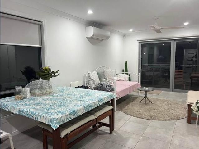 Master room ensuite in beautiful Spring Mountain