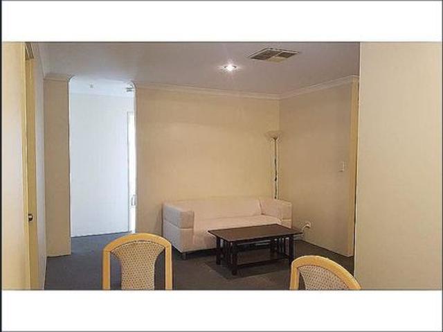 Master ROOM. Nice house. Free WIFI! Beautiful Double storey house. WALK TO ALL