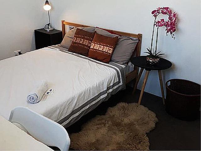 Master ROOM. Nice house. Free WIFI! Beautiful Double storey house. WALK TO ALL