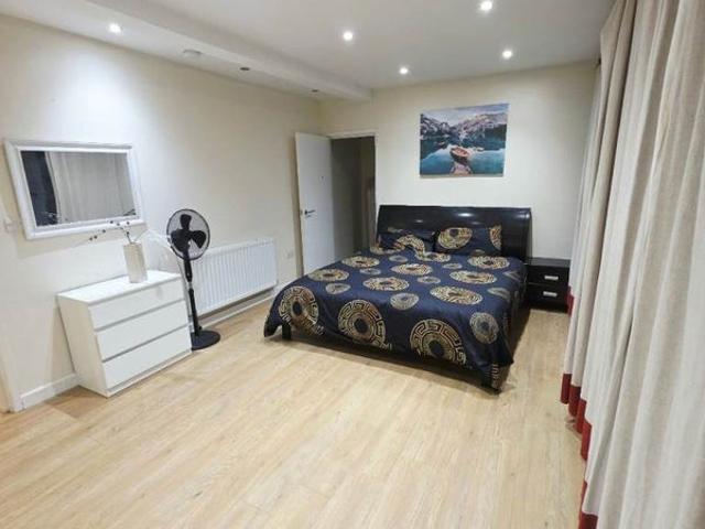 Master Room Private Balcony|All bills Inc|TW14 8PA