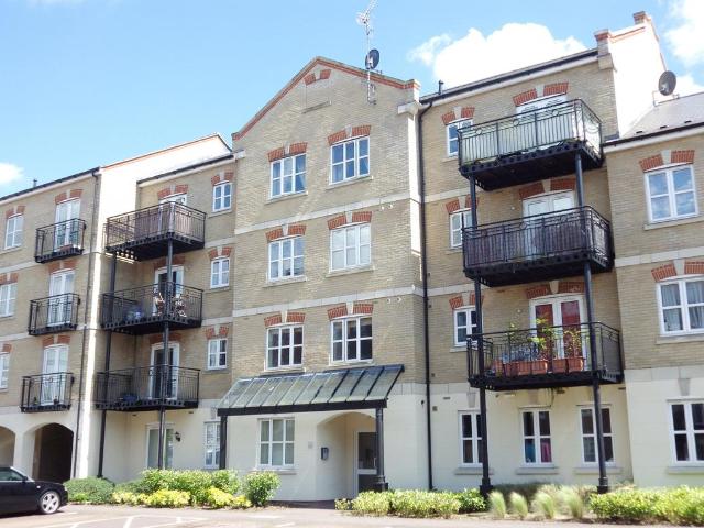 Masters House, Aylesbury HP21 2 bed apartment to rent £1,300 pcm £300 pw