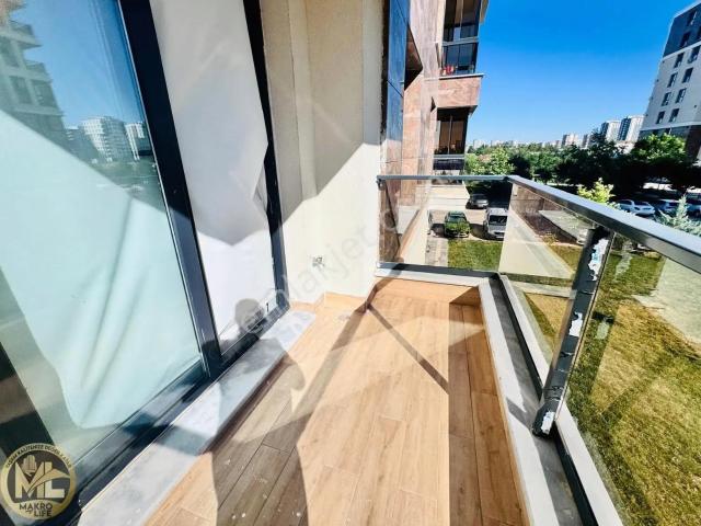 Mastfrost Caddesı Ile Wınston Avm Arasında 3.5+1 Satılık Daire