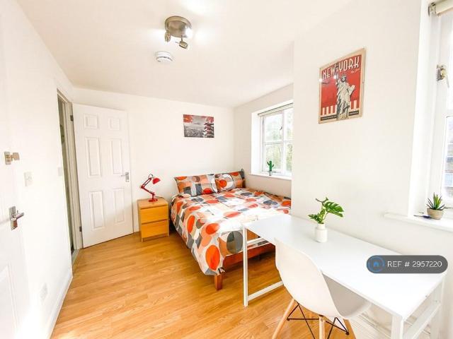 Masthouse, London, E14 6 bed terraced house to rent £5,150 pcm £1,188 pw