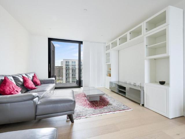 Masthead House, Royal Wharf, London, E16 2 bed apartment to rent £2,700 pcm £623 pw