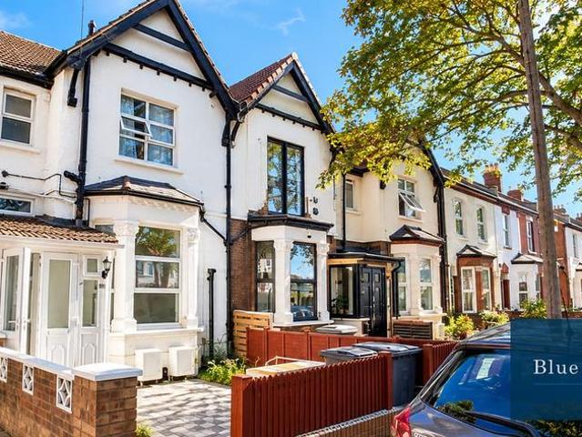 Maswell Park Crescent, Hounslow, TW3 2 bed ground floor maisonette to rent £1,800 pcm £415 pw