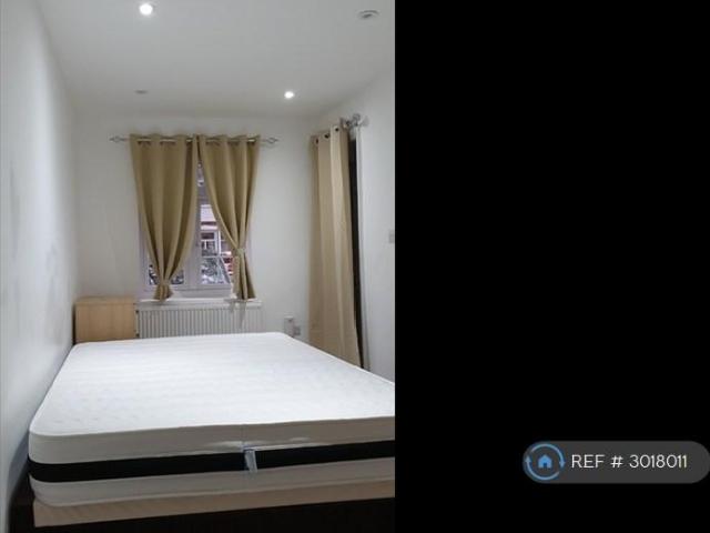 Maswell Park Cresent, Hounslow, TW3 1 bed flat to rent £1,299 pcm £300 pw