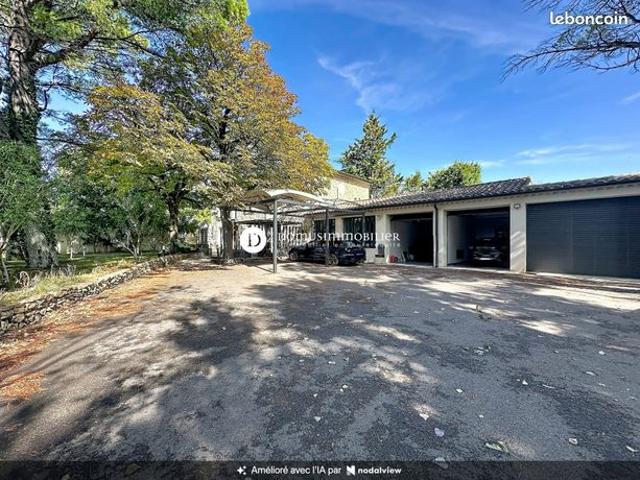 Mas 10 pièces 273 m²