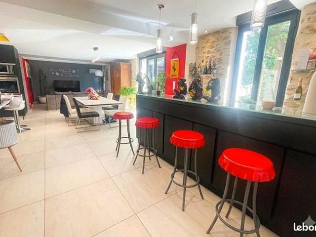 Mas 10 pièces 273 m²