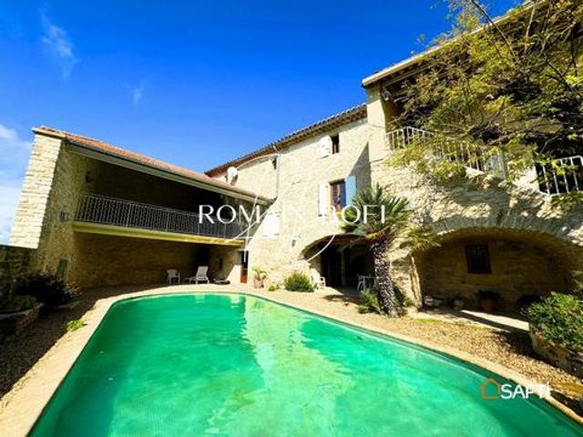 Mas 12 pièces de 283m2 sur 1200 m2 de terrain avec piscine