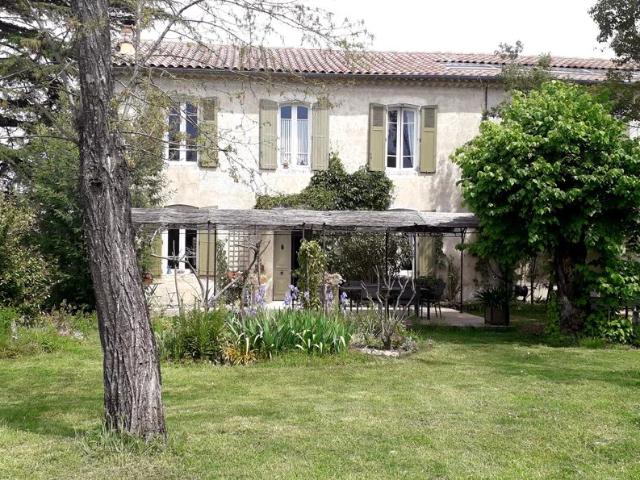 Mas 157 m² hab, Atelier 181m² et jardin paysagé de 2 000m²