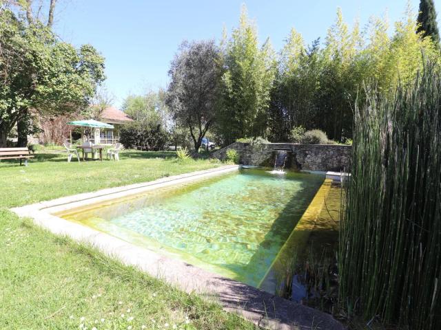 Mas 157 m² hab, Atelier 181m² et jardin paysagé de 2 000m²