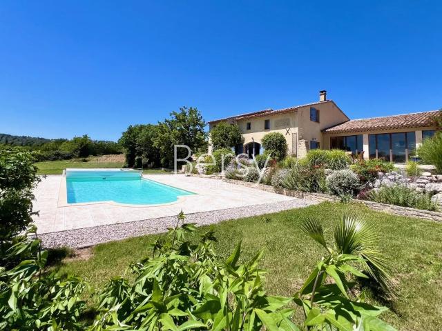 Mas 210m2 + 55m2 de dépendance piscine 5x10m Pièce de vi. 210m² Pernes les Fontaines