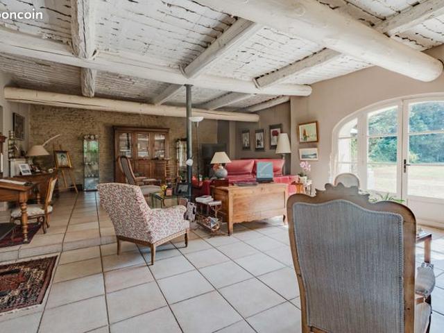 Mas 6 pièces 330 m²