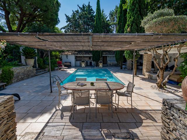 MAS CONTEMPORAIN EN PIERRE 5 pièce s 254 m2