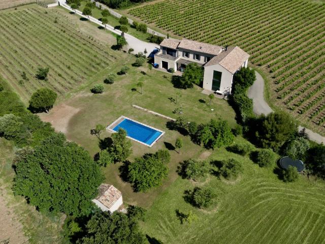 Mas Contemporain rénové prestations de qualité Piscine & T. 252m² Châteauneuf du Pape