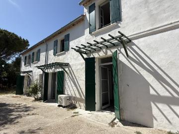 Mas à la sortie de Arles