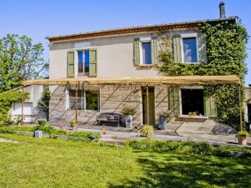 Mas provençal de 230 m² sur plus de 5 600 m² de terrain