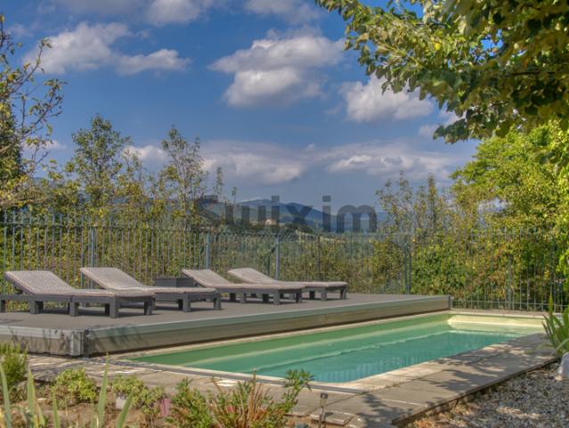 Mas avec piscine dominant la Vallée