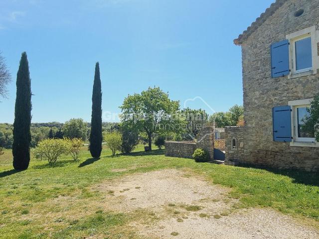 Mas + gîte terrain 13489m² 148m² Goudargues