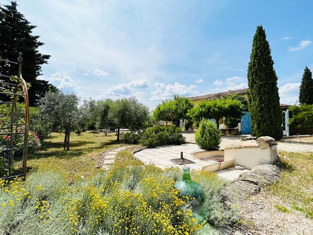 Mas de 136m2 sur 1800m2 de terrain à 5 minutes de Goudargues