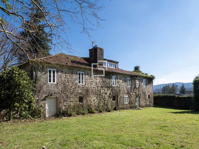 Más de 4 hectáreas de terreno 40.000 m² rodean esta casa s. 865m² Teo