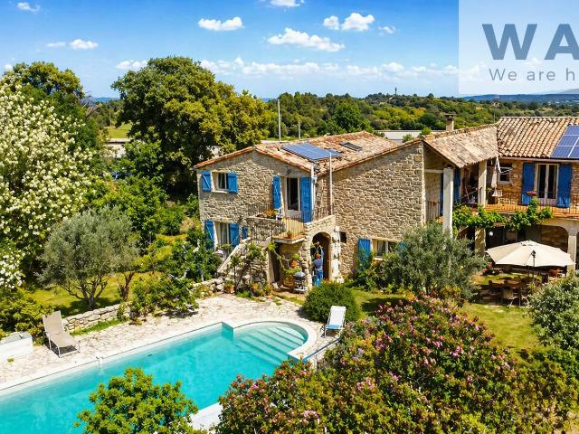 Mas de caractère maison + 3 gites avec piscine et panneaux. 300m² Liouc