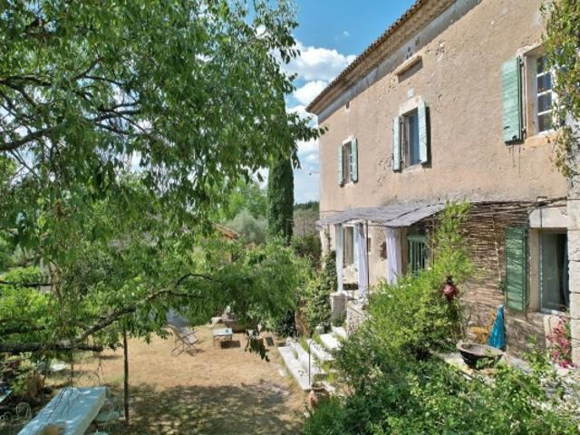 Mas de caractère dans l'un des Plus Beaux Villages de France