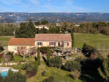Mas de caractère sur une belle parcelle arborée de 10.000m2