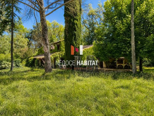 MAS DE CARACTÈRE 220m2 À RÉHABILITER TERRAIN 3400M2