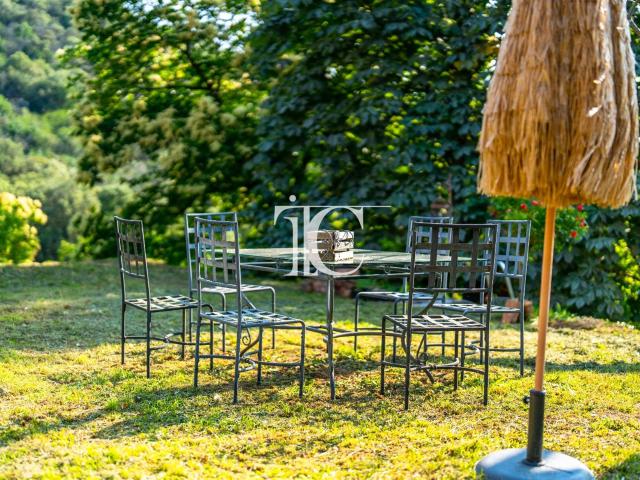 Mas De Hameau Du Xviiieme 1975M2 De Terrain 141m² Les Vans