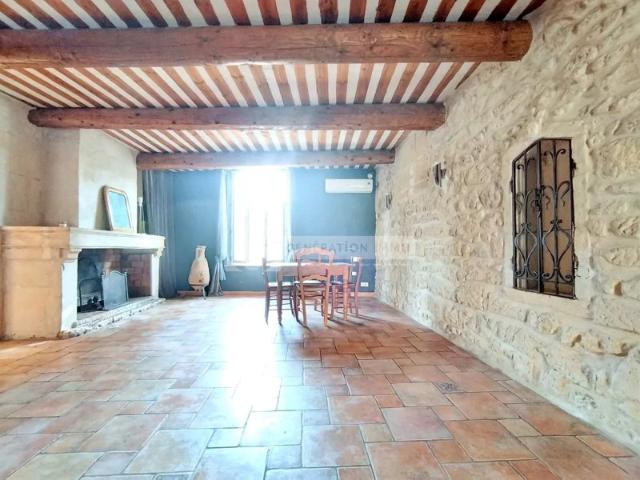 Mas de village au coeur de Fontvieille avec piscine et hangar