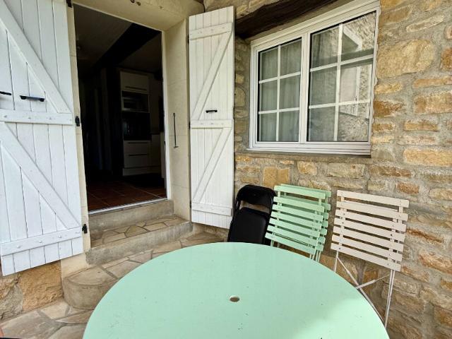 Mas de village en pierre de 103m2 sur 313m2 de terrain Saint Marcel De Careiret