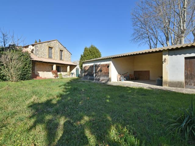 Mas d'env. 272m2 sur terrain d'env. 3900m2 avec piscine et dépendances