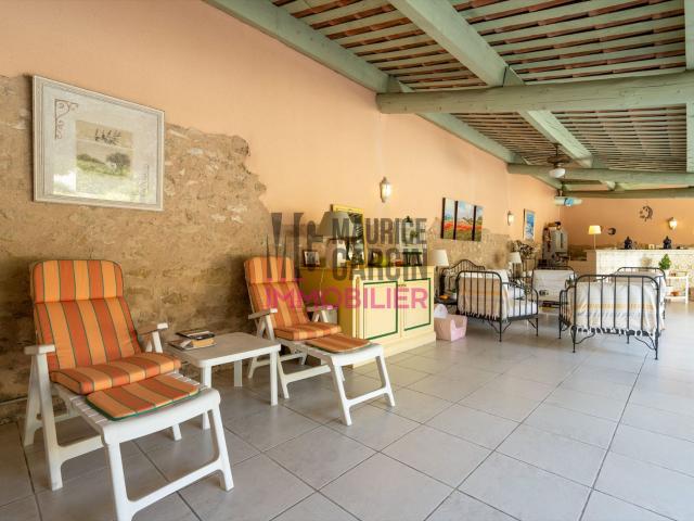 Mas d'époque 289m² Saint Saturnin lès Avignon