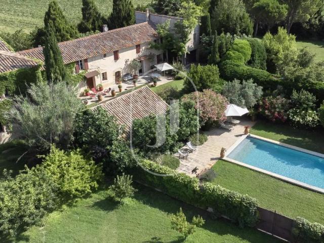 Mas du 19ème siècle avec piscine à vendre près de l'Isle sur. 405m² Pernes les Fontaines