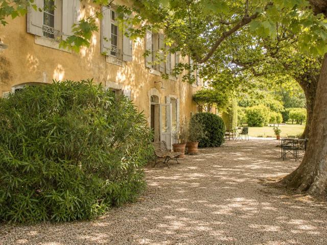 Mas du XVIIᵉ siècle au cœur de la campagne provençale, entiè. 425m² Le Thor