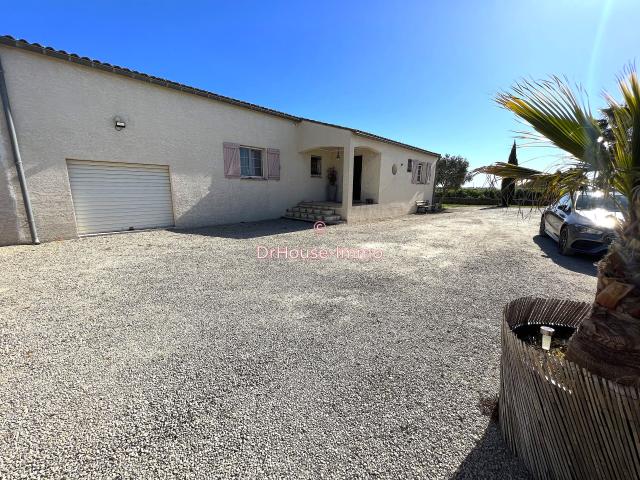 Mas en Camargue avec dépendance et garages