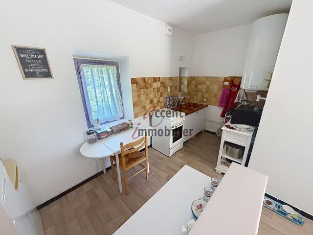 Cabannes: Mas en campagne comprenant deux logements 107m² Cabannes