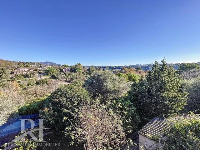Mas en Pierre à Grasse de 160m2 sur terrain de 2250m2 159m² Grasse