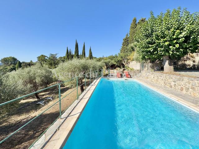 Mas En Pierre Du Xviiieme Unique Entierement Renove 206m² Spéracèdes