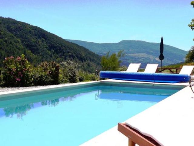 MAS EN PIERRE DE 500 M² SUR 6000 M² DE TERRAIN
