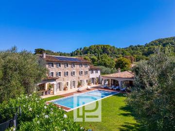 Mas en pierre entièrement rénové aux portes de Mougins – Cal. 317m² Mouans Sartoux