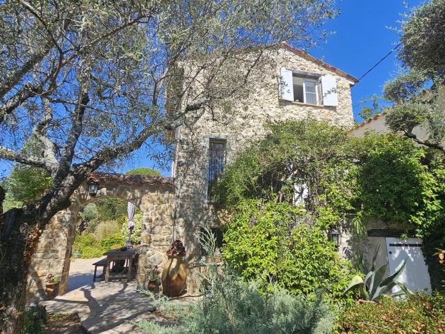 Mas En Pierre Renove 115M2 4 Pieces Sur Un Terrain De 3110. 115m² Mons