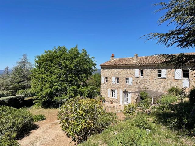 Mas en pierre, vues et soleil couchant – Le Beausset 197m² Le Beausset