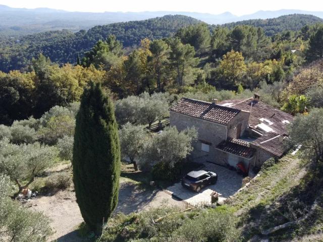 Mas en Pierres au cœur d’une Oliveraie avec vue 185m² Seillans
