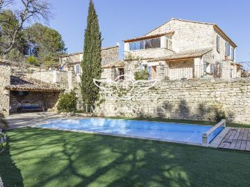 Mas en pierres avec gîte et dépendances, proche de Gordes 320m² Murs