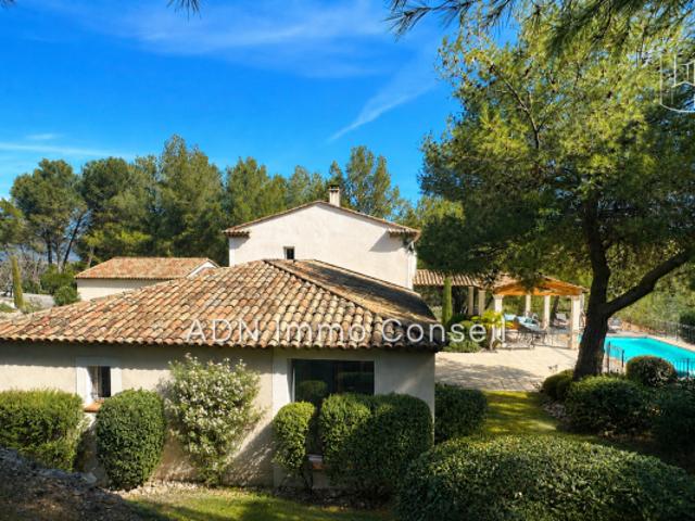 Mas élégant à vendre sur le Domaine de Pont Royal