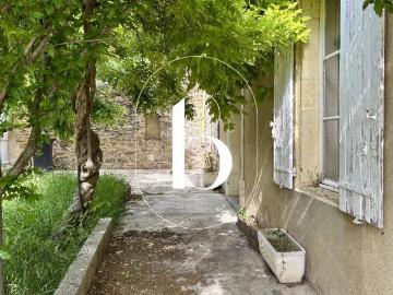 Mas et dépendances avec terrain
