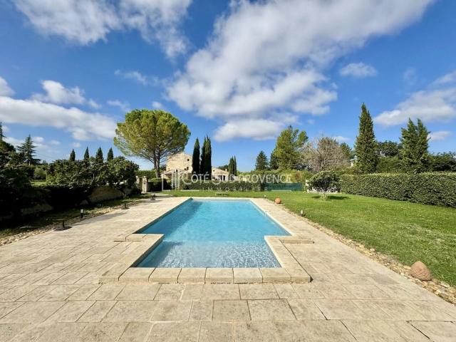 Mas lumineux avec piscine et vue sur le Mont Ventoux 340m² Mazan